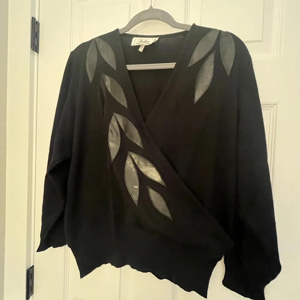 Vintage Jalev Black Wrap Sweater Faux Leather Leaf Appliqué Statement Top - Picture 2 of 4